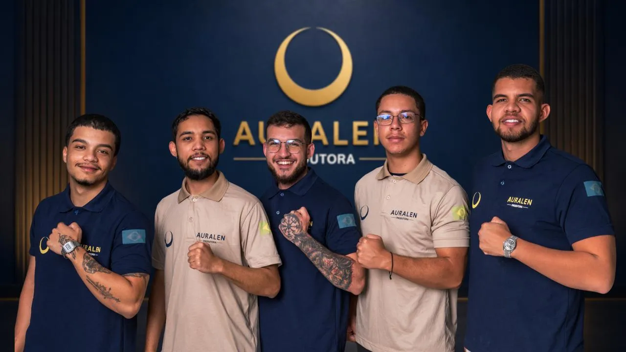Equipe da AURALEN reunida no estúdio